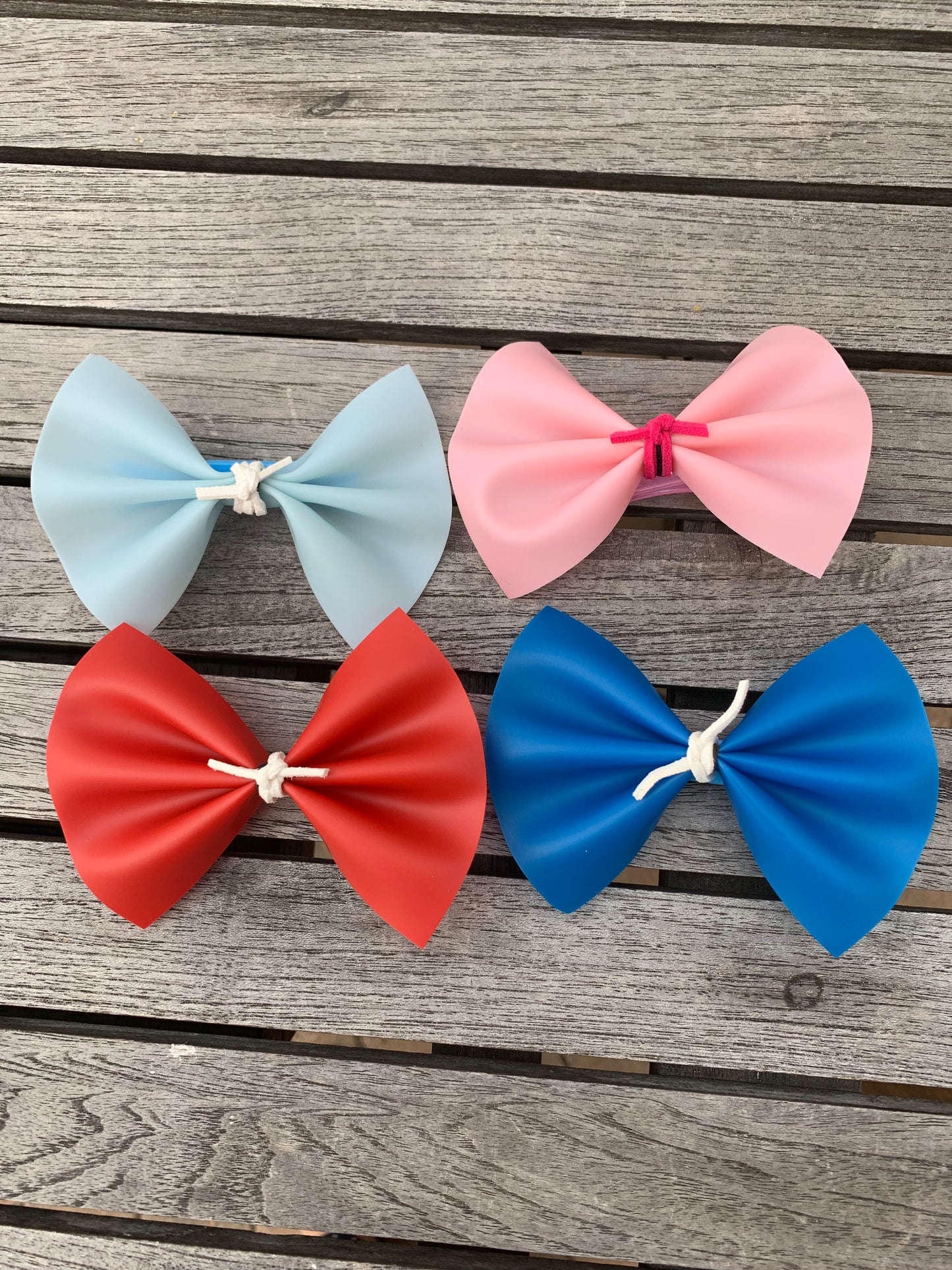Pool bow clips