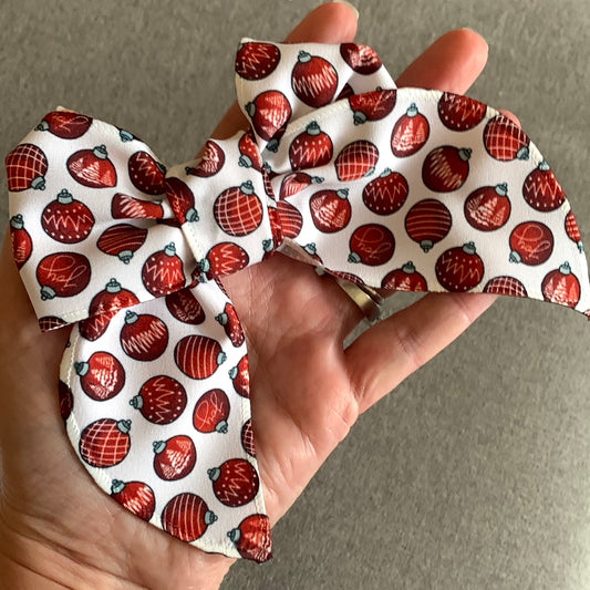 Red ornament bow clips