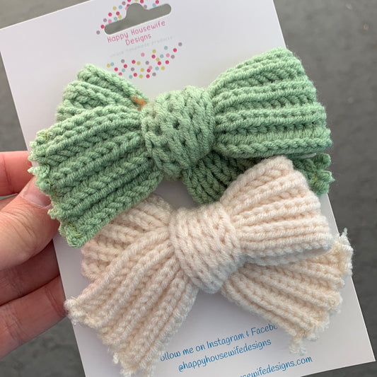 Sweater bow clips